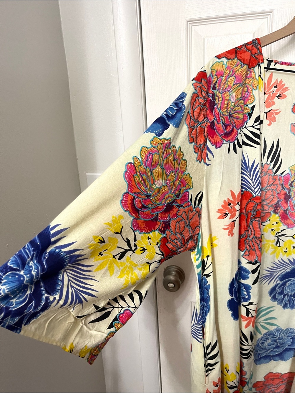 Rhea Floral Cream Kimono Duster Lightweight Women’s 100% Viscose NWT Size L/XL - Picture 9 of 11